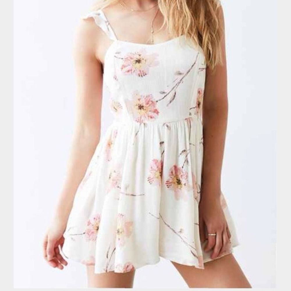 Urban outfitters kimchi blue women’s floral romper size XS/S EUC